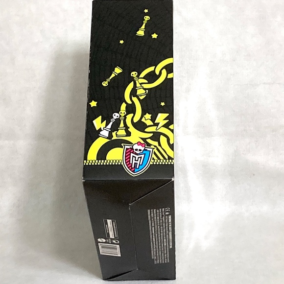 Monster High Student Lounge Social Spots - Picture 2 of 4